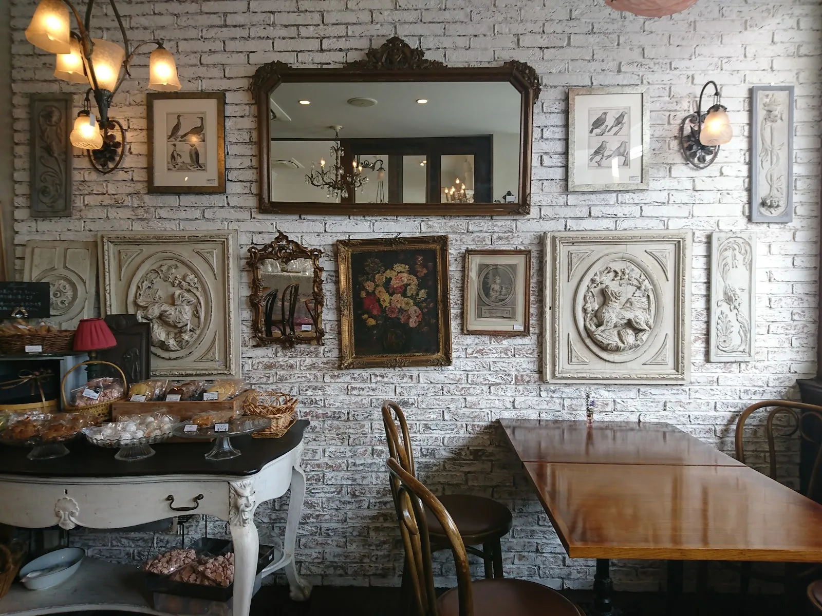 Antique & Café Majorelle 店舗写真